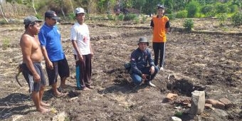 ​Gempar, Warga Sawuh Ponorogo Temukan Potongan Arca dan Batu Bata Merah Besar