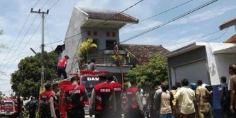 Ditinggal Dinas, Rumah Dokter Gigi di Patokan Situbondo Dilalap Si Jago Merah