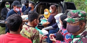 Gelar Baksos di Bulan Suci, RGR Kota Kediri Bagikan Sembako di Area Pemakaman Tionghoa