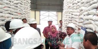 DPRD Jombang Sidak Gudang Bulog, Temukan Beras Berkutu dan Berubah Warna