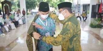 Berangkatkan CJH Kloter 22 dan 23, Bupati Sidoarjo Ingatkan Para Jemaah Tetap Jaga Kondisi di Saudi