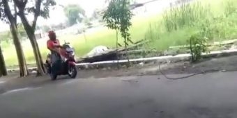 Viral, Seorang Pria di Sidoarjo Onani di atas Motor Dekat SMP/SMA 10 Nopember