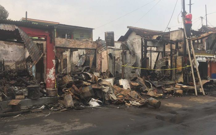 Diduga Ada Kebocoran Gas Elpiji, Empat Ruko di Darmo Surabaya Terbakar
