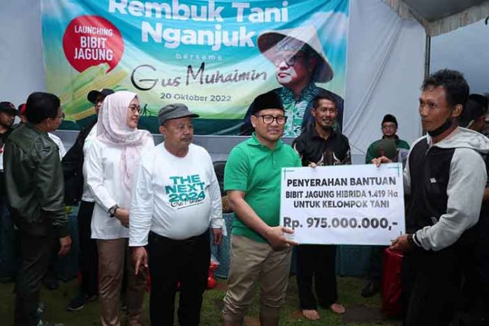 Serahkan Bantuan Bibit kepada Petani Nganjuk, Gus Muhaimin Tagih Tanggung Jawab Pemerintah