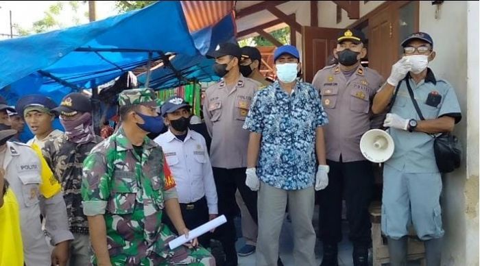 Cegah PMK Masuk Pamekasan, Polsek Galis Gelar Pengecekan dan Imbauan di Pasar Hewan