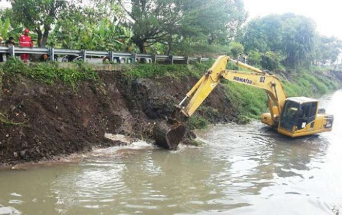 Plengsengan Sungai Sadar Kritis, Sejumlah Titik Jebol