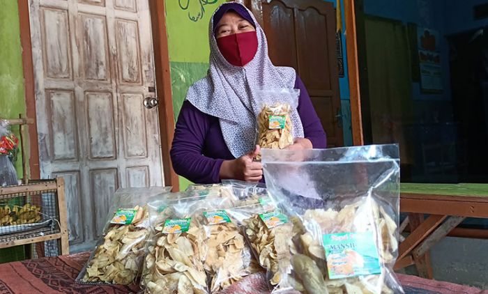 Tembus Surabaya dan Sidoarjo, Usaha Keripik Pisang Warga Kunjang Ini Laris Manis di Tengah Pandemi