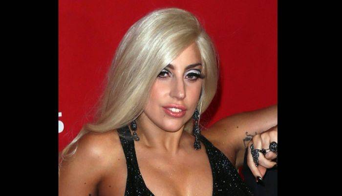 Lady Gaga Tunangan dengan Taylor Kinney 