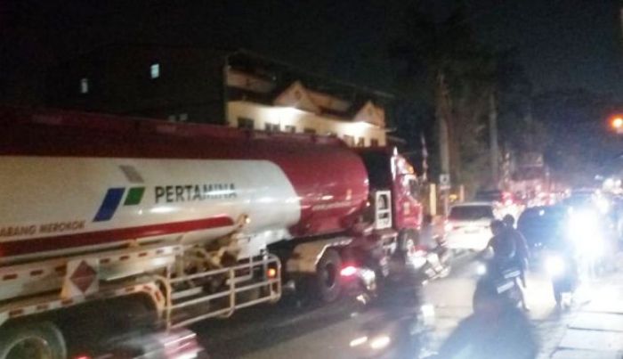 Truk Tangki Pertamina Mogok, Jalur Gumitir Macet