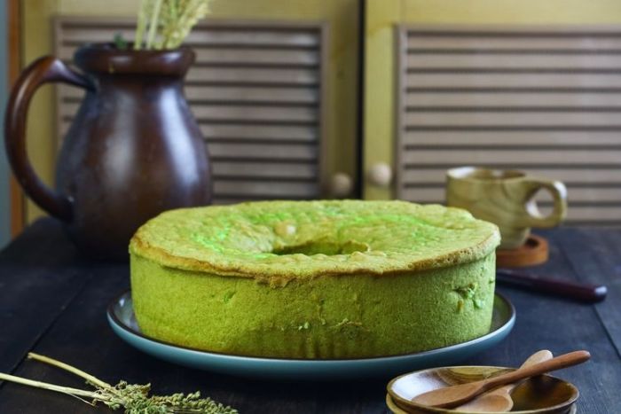 Resep Bolu Pandan Kukus Topping Kelapa