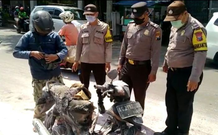 Usai isi BBM, Sebuah Motor di Kediri Ludes Terbakar