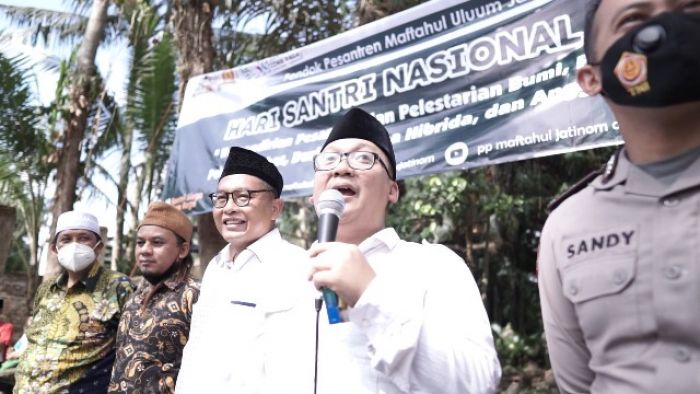 Peringati Hari Santri, Pesantren Jatinom Tanam 1.000 Pohon Durian Musangking, Alpukat, Anggur