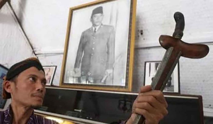 Ngalap Berkah di Bulan Suro, Situs Ndalem Pojok Kediri Gelar Jamasan Pusaka Bung Karno