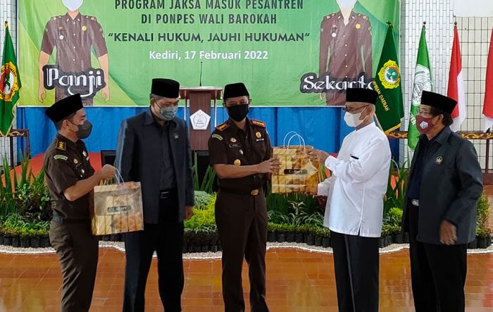 Beri Penyuluhan Hukum kepada Santri, Kejari Kota Kediri Gelar Program Jaksa Masuk Pesantren