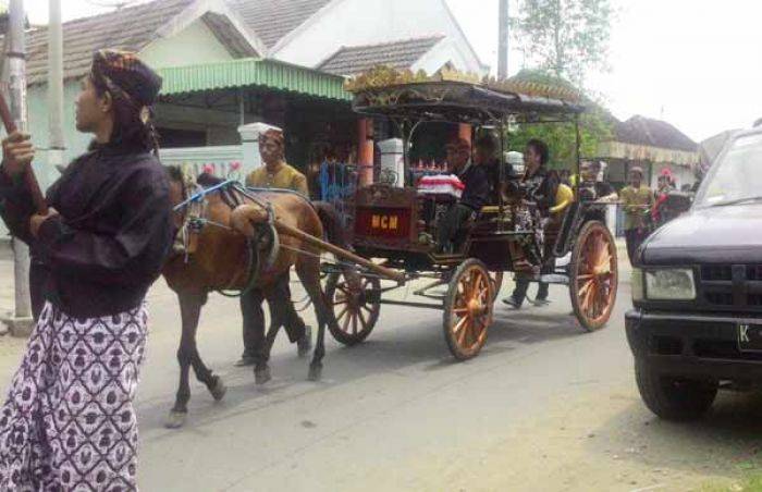 Warga Ledok Kulon Bojonegoro Kirab Tujuh Pusaka Peninggalan Sesepuh Desa