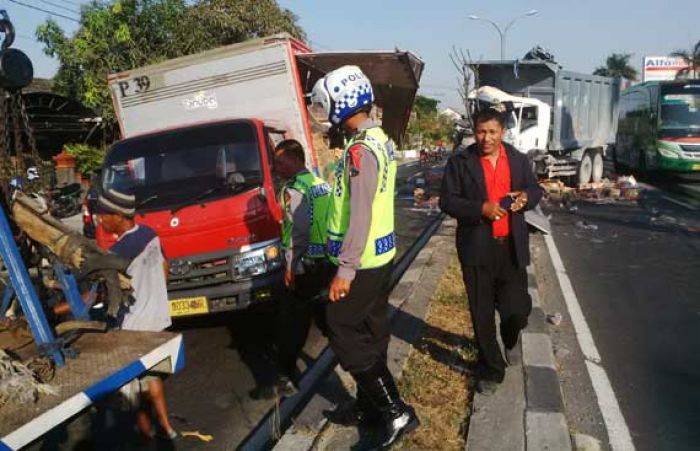 Truk Vs Truk di Lamongan, Motor jadi Korban