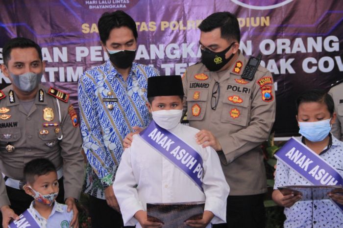 Peringati Hari Lalu Lintas Bhayangkara, Polres Madiun Angkat Anak Yatim Korban Covid Jadi Anak Asuh