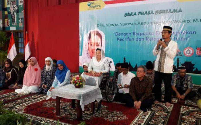 Bersama Sinta Nuriyah, Varia Usaha Santuni Kaum Duafa