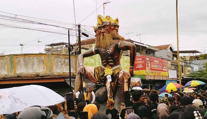 Meriahnya Pawai Ogoh-Ogoh Jelang Nyepi di Blitar