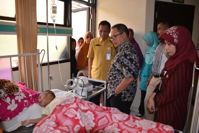 ​Wabup Tuban Pastikan Biaya Korban Keracunan Masal Ditanggung Pemkab