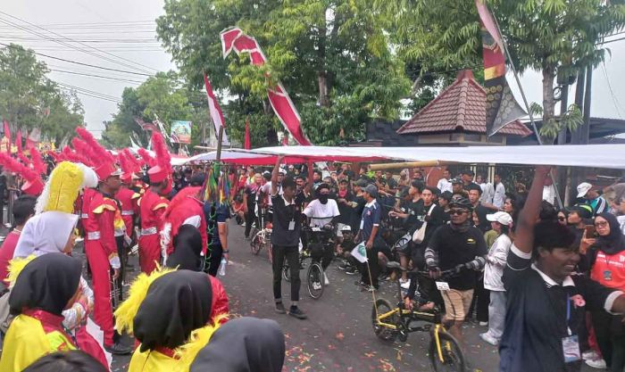 Didampingi Ning Ita, Gubernur Khofifah Lepas Keberangkatan Peserta GJP Mojosuro