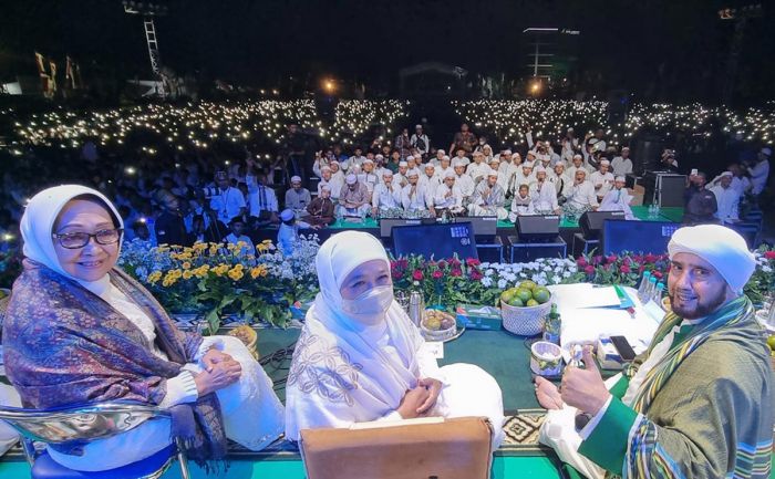 Jatim Bersholawat Bersama Habib Syech, Khofifah: Jadi Penguat Wujudkan Jatim Bangkit