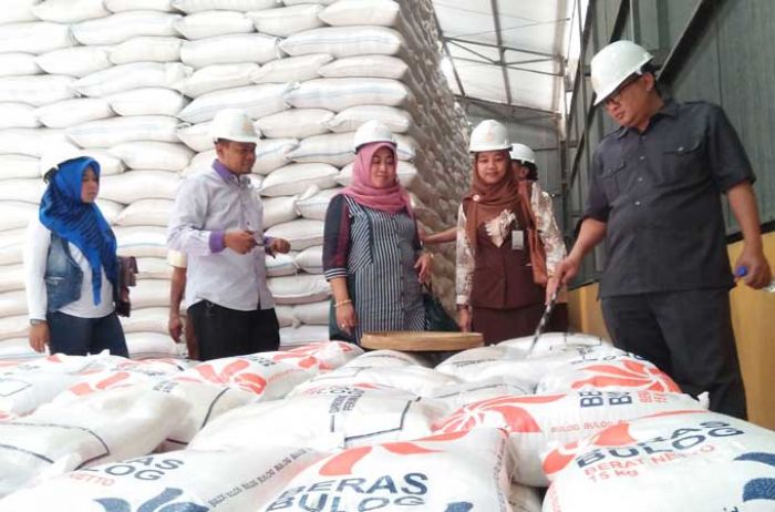 Warga Terima Rastra Tak Laik Konsumsi, DPRD Jombang Sidak Gudang Bulog