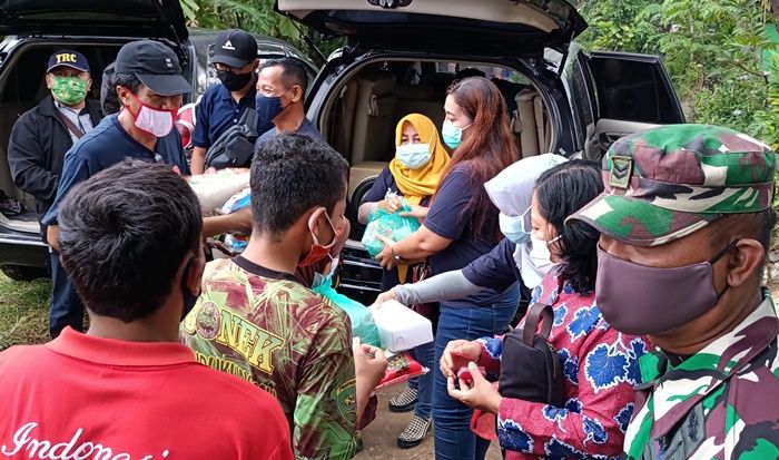 Gelar Baksos di Bulan Suci, RGR Kota Kediri Bagikan Sembako di Area Pemakaman Tionghoa