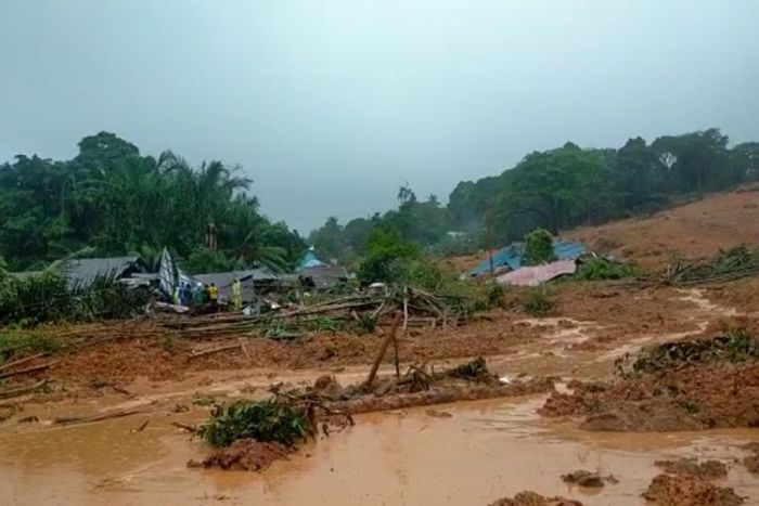 Pemprov Kepri Salurkan 200 Paket Sembako untuk Warga Terdampak Longsor di Natuna