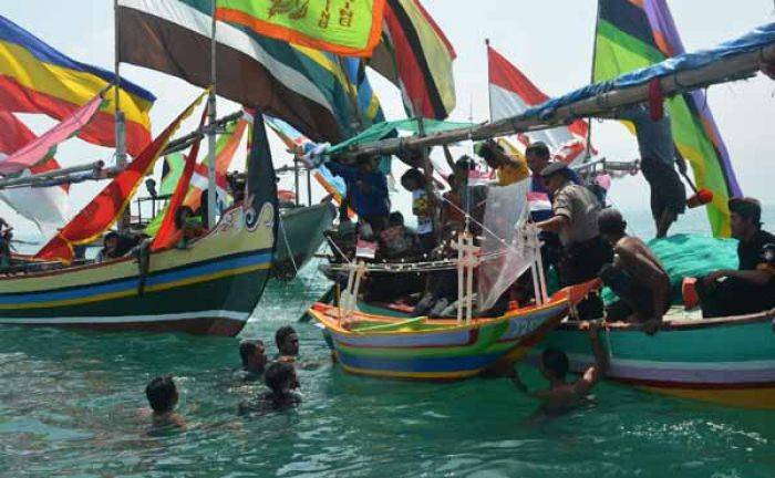 "Larung Sesaji", Simbol Ngalap Berkah Nelayan Tuban