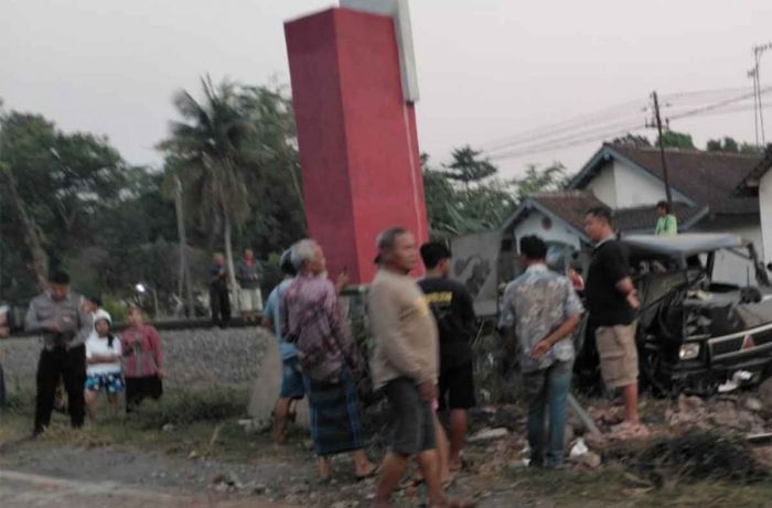 Pikap Tertabrak Kereta Api di Talun Blitar, Pengemudi Tewas Terpental