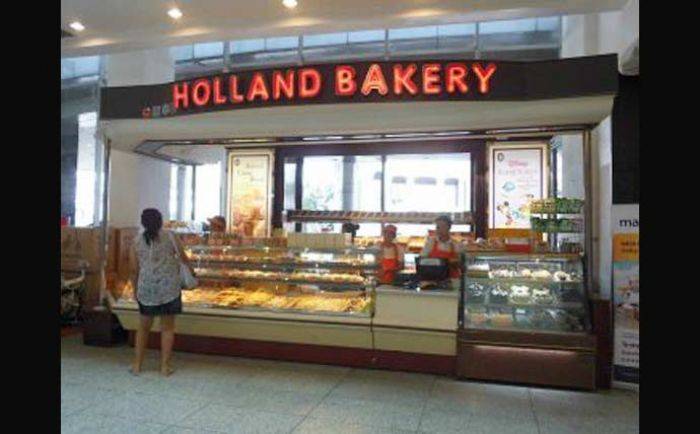 Klaim Kantongi Sertifikat Halal, Holland Bakery harus Bertanggungjawab