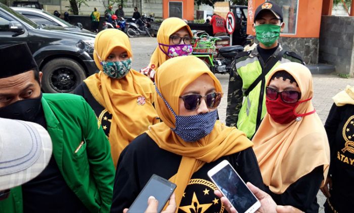 18 PAC Fatayat NU dan HAKLI Kediri Gelar Baksos Bagikan Sembako kepada Warga Terdampak Covid-19