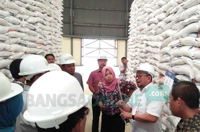 DPRD Jombang Sidak Gudang Bulog, Temukan Beras Berkutu dan Berubah Warna