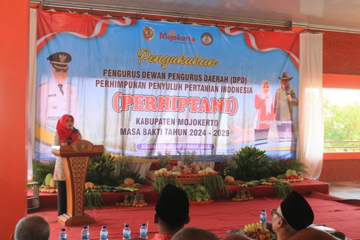 Di Pelantikan Perhiptani Mojokerto Periode Baru, Bupati Ikfina Harap Adanya Generasi Muda Cinta Tani