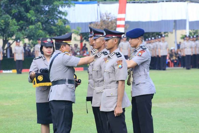 Tutup Diktuk Bintara Polri 2022 di SPN Mojokerto, Kapolda Jatim: Polri Harus Memiliki Keimanan