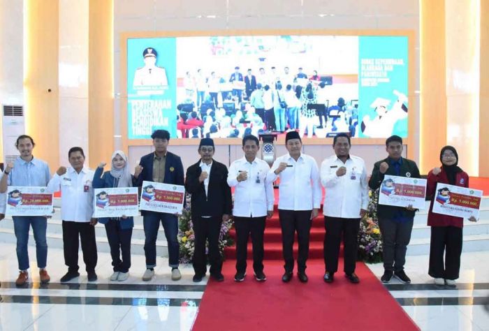 Antusias Masyarakat Tinggi, Plt Bupati Sidoarjo Bakal Tambah Kuota Beasiswa Pendidikan