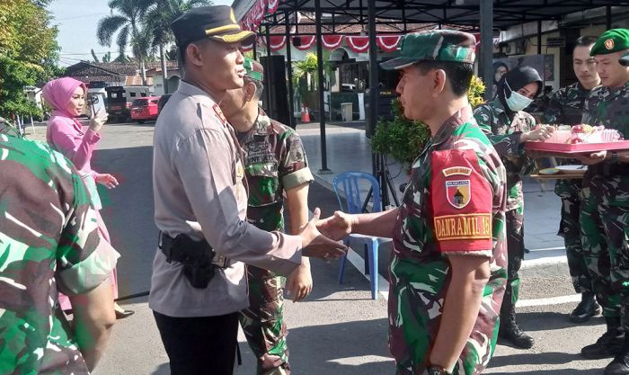 Dandim 0803/Madiun Berikan Kejutan untuk Kapolres Madiun di Hari Bhayangkara ke-76