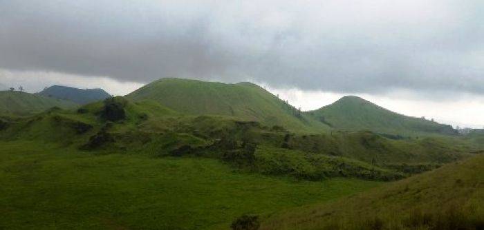 Bukit Teletubbies Kawah Wurung Bondowoso Jadi Wisata Alternatif Kawah Ijen