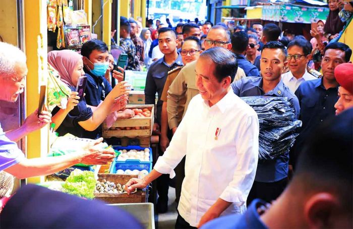 Dampingi Presiden Blusukan ke Pasar, Pj Gubernur Jatim: Harga Bahan Pokok Stabil dan Inflasi Terjaga