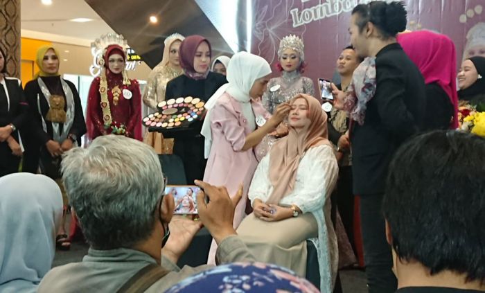 Hadiri Lomba Rias Pengantin, Wakil Ketua DPRD Gresik Ikut Dirias