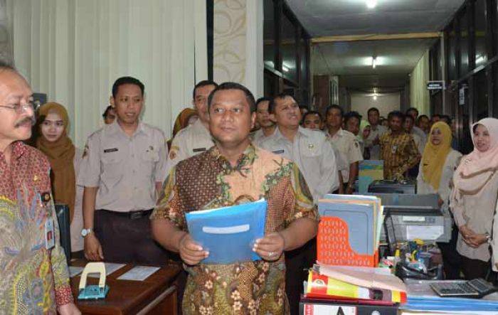 Sidak Dispenda, Bupati Mojokerto Temukan 4 PNS Absen