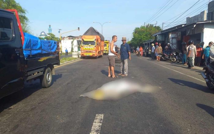 Oleng saat Nyalip, Seorang Pemotor di Jombang Tewas Terlindas Truk