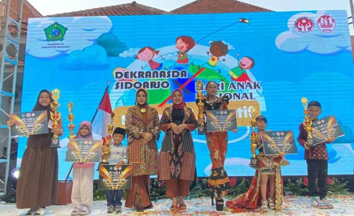 Siswi SMPN 2 Sidoarjo Raih Juara di Lomba Fashion Show Tingkat Kabupaten 