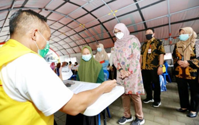 Ribuan Santri di Banyuwangi Mulai Divaksin Covid-19