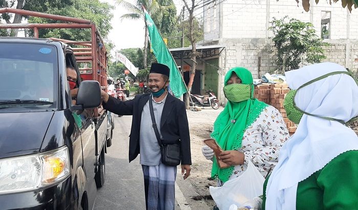 Cegah Corona, ​MWC NU Wungu Madiun Bagikan 500 Masker dan 1.000 Botol Jamu Herbal