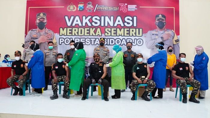 Polresta Sidoarjo Suntik Vaksin Covid-19 Dosis Kedua untuk Ratusan Anggota Banser