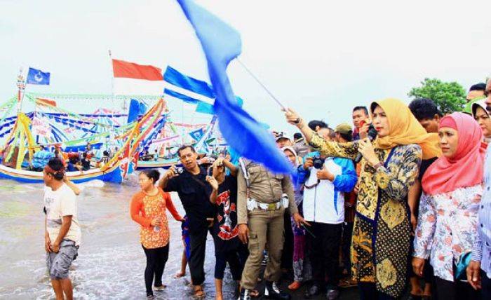 Gebyar Pesisir Raya Probolinggo Tumpeng Ancak Segara