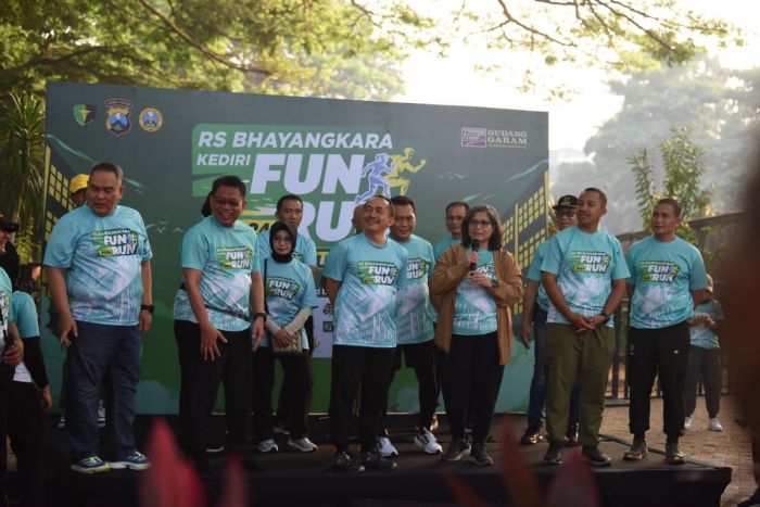 Pj Wali Kota Kediri dan Kapusdokkes Polri Lepas RS Bhayangkara Fun Run 2024