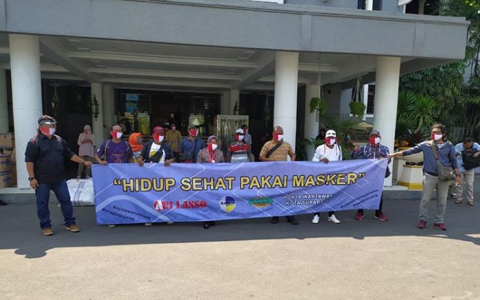 ​Ari Lasso Serahkan 10 Ribu Masker Merah Putih, Risma: Ini Bisa Berikan Semangat Lawan Covid-19